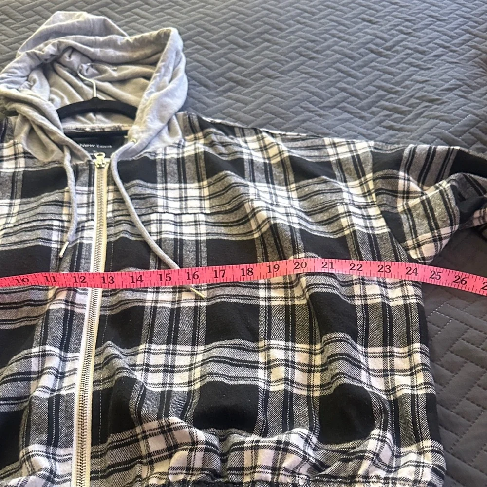 New Look Black & White Plaid Zip-Up Hoodie with Gray Hood - Picture 5 of 11